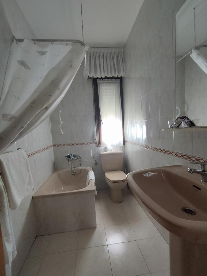 Hostal La Parrilla Mieses Екстериор снимка