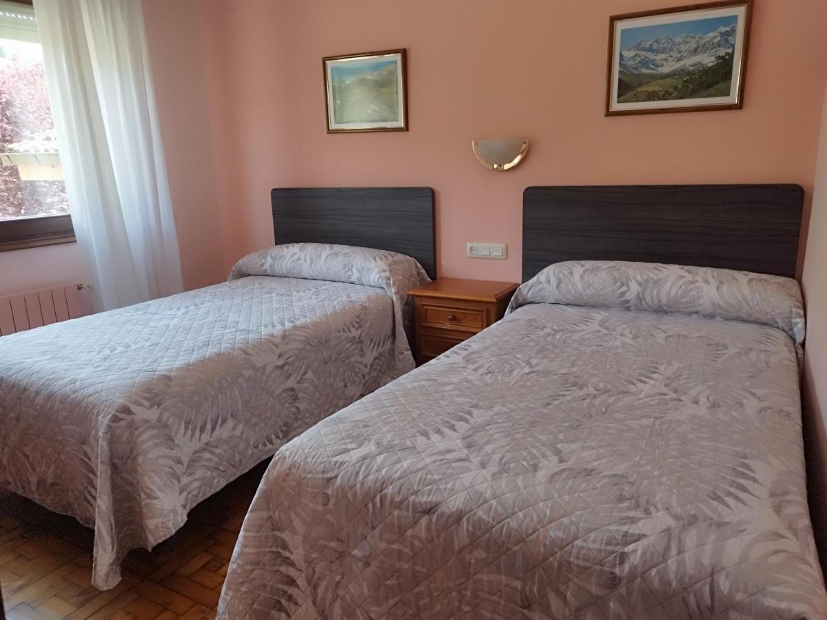 Hostal La Parrilla Mieses Екстериор снимка
