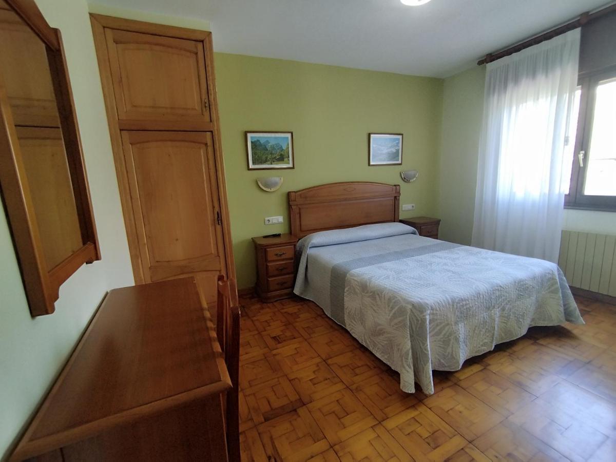 Hostal La Parrilla Mieses Екстериор снимка